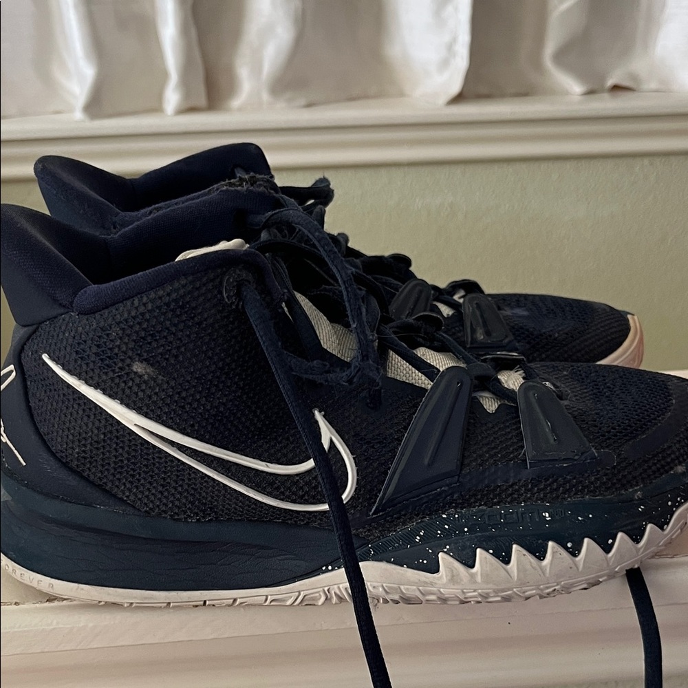 Nike Kyrie Irving Basketball shoes